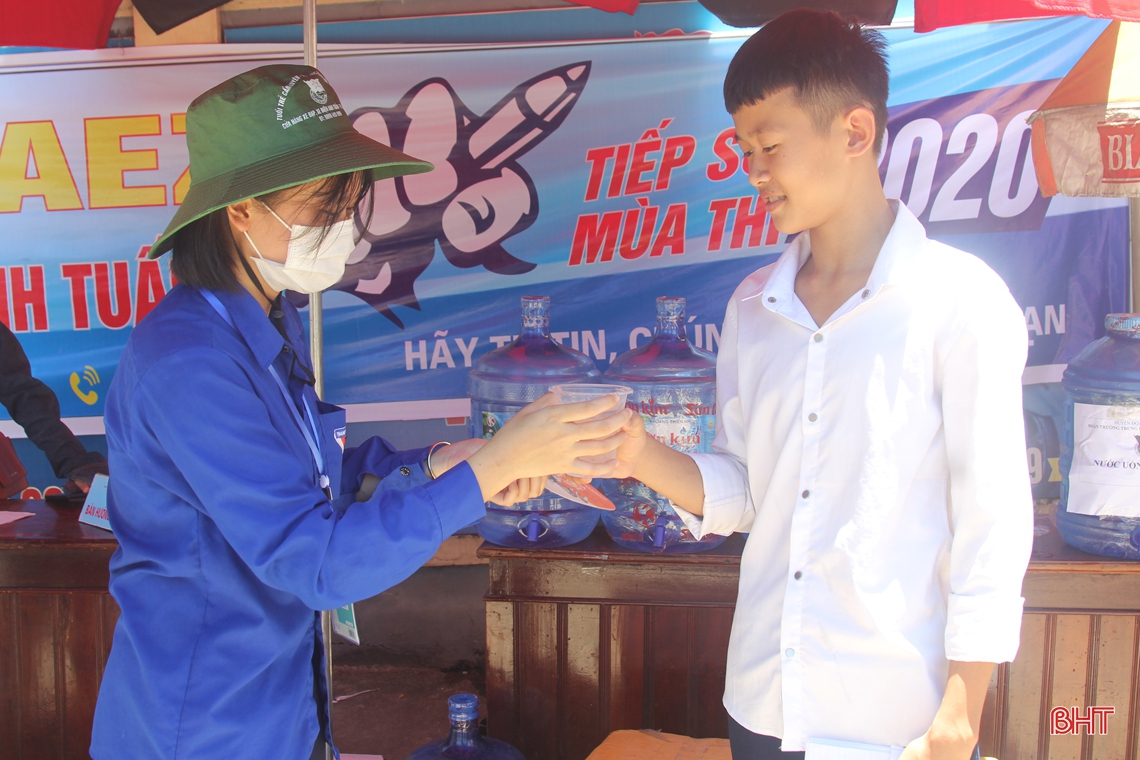 “Vượt nắng” giữa mùa thi cùng sỹ tử Hà Tĩnh
