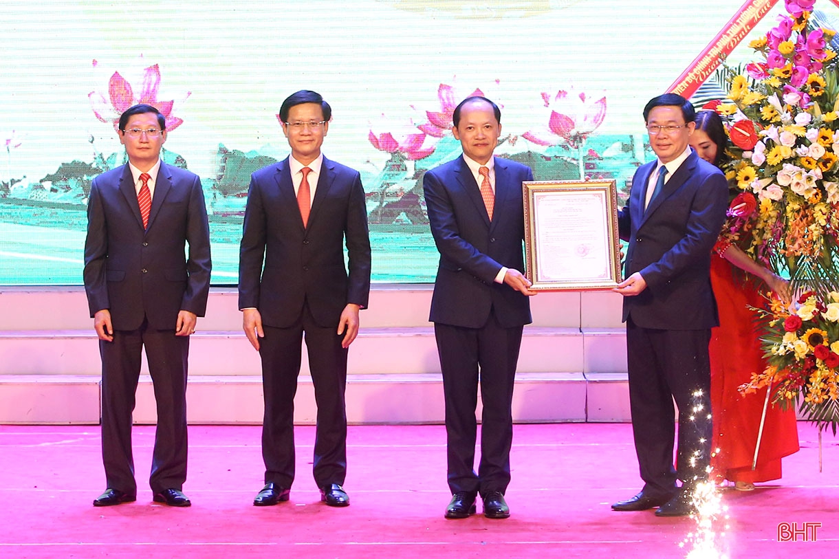 Vững nền tảng, chắc tương lai, xây dựng thành phố Hà Tĩnh thành một trong những đô thị trung tâm vùng Bắc Trung Bộ