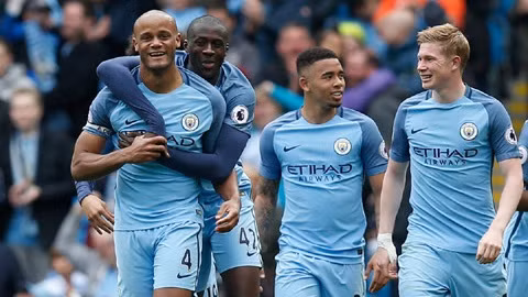 dai thang crystal palace man city ghi danh vao top 3