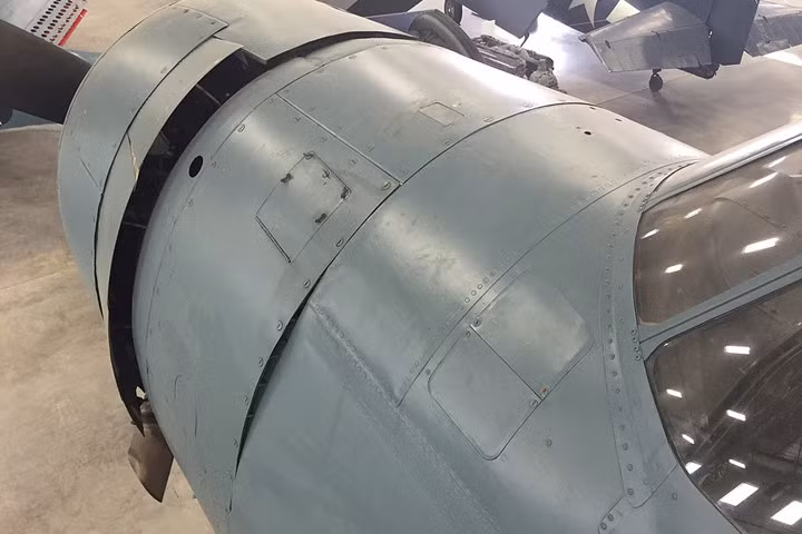 kham pha may bay cuong kich ngu loi grumman avenger