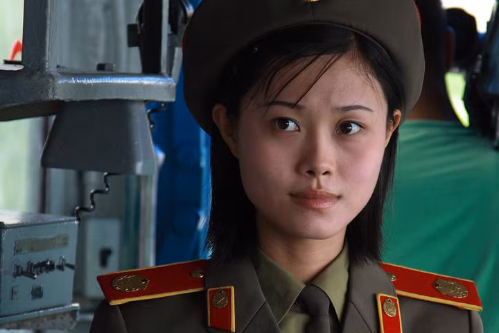 ve dep cac nu quan nhan trieu tien san sang quyet tu vi to quoc