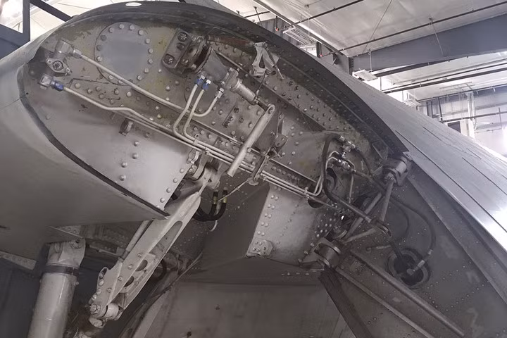 kham pha may bay cuong kich ngu loi grumman avenger