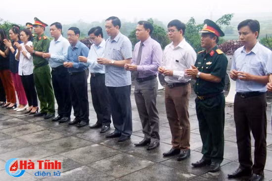 dang huong tuong niem co tong bi thu tran phu