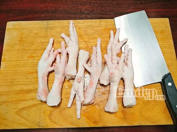 nghi le vao bep lam chan ga ngam xoai xanh mon nhau ngon khong the bo qua