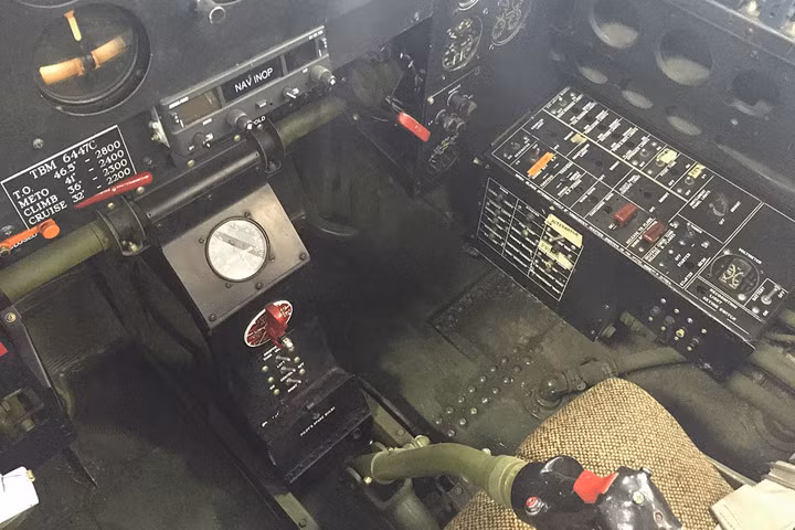 kham pha may bay cuong kich ngu loi grumman avenger