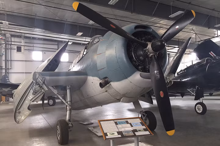kham pha may bay cuong kich ngu loi grumman avenger