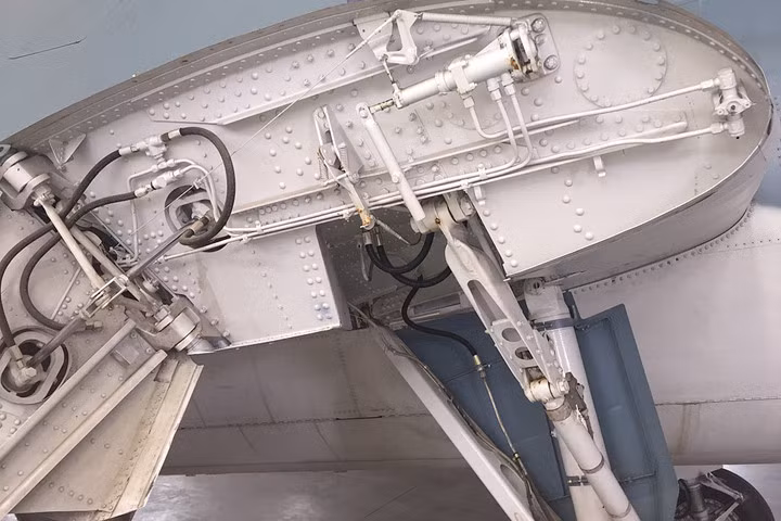 kham pha may bay cuong kich ngu loi grumman avenger