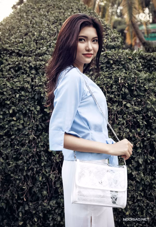 trang phuc tay loe tay bong cho ngay he ruc nang
