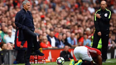truoc dai chien arsenal m u mourinho tung khan trang