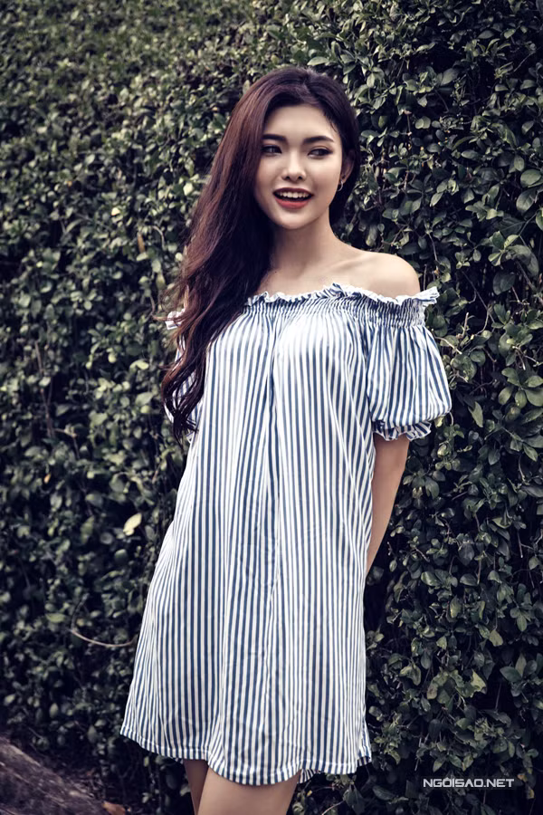 trang phuc tay loe tay bong cho ngay he ruc nang