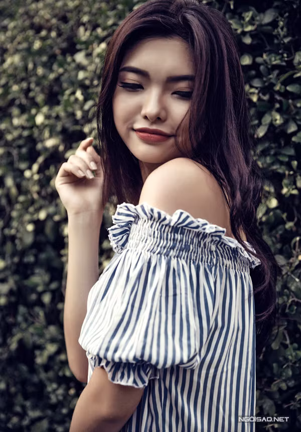 trang phuc tay loe tay bong cho ngay he ruc nang