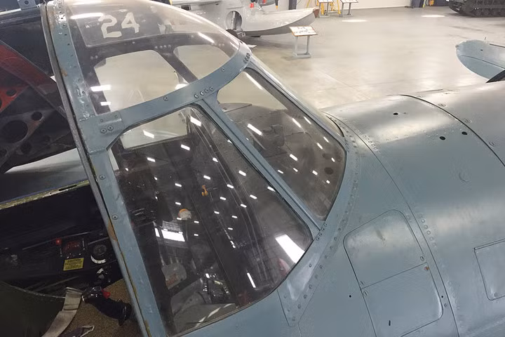 kham pha may bay cuong kich ngu loi grumman avenger