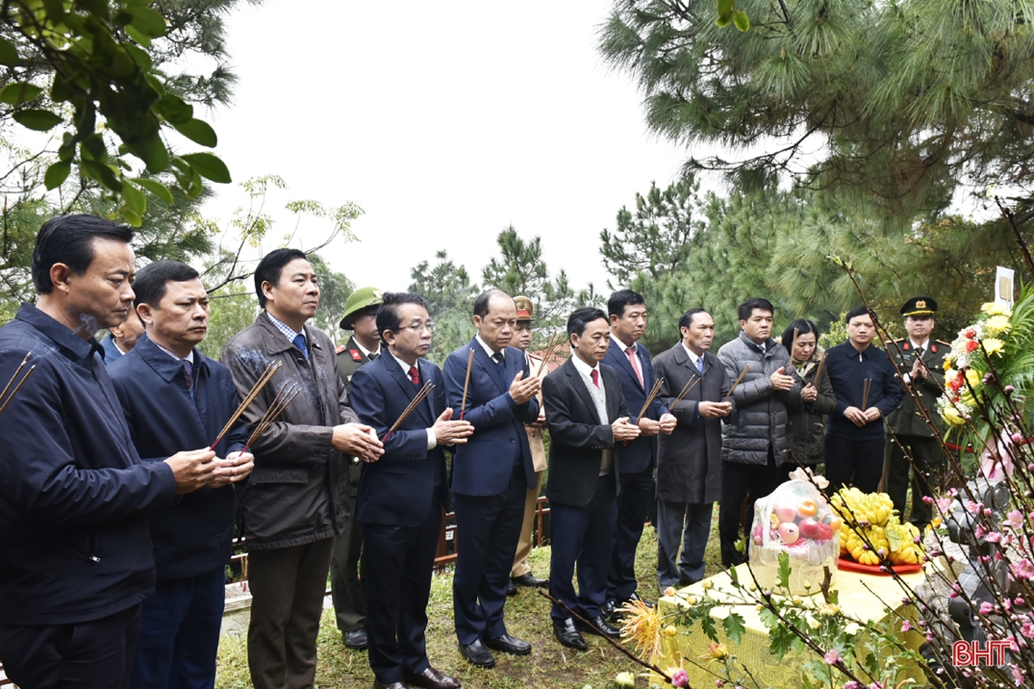 Lãnh đạo tỉnh tri ân các anh hùng liệt sỹ, các vị tiền bối của Đảng