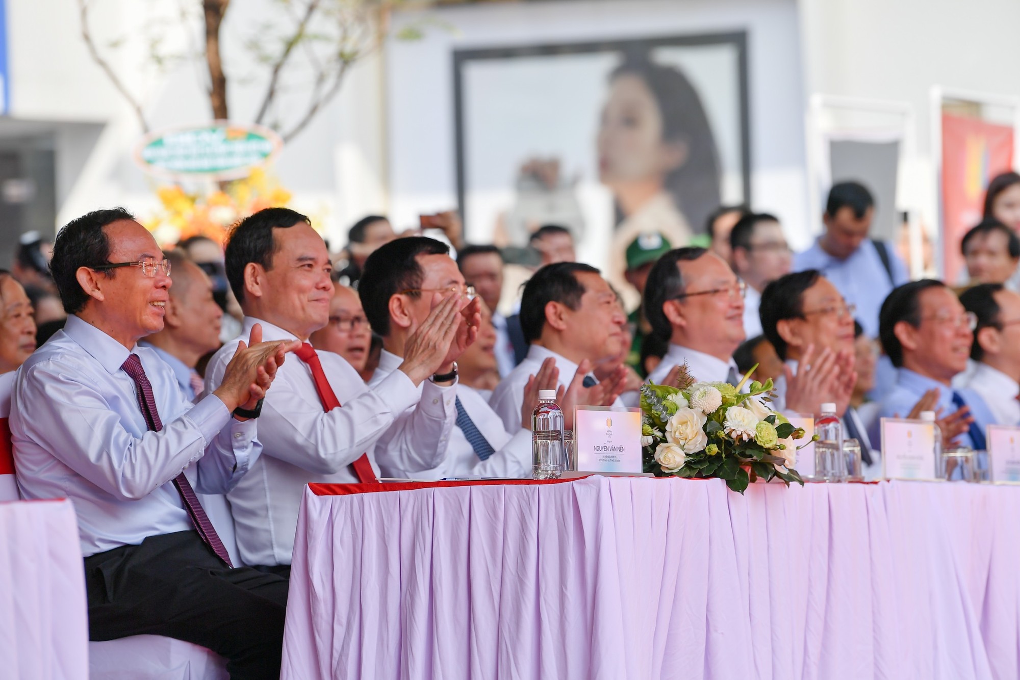 Các đồng chí lãnh đạo Đảng, Nhà nước và các đại biểu tham dự lễ khai mạc Hội Báo toàn quốc 2024.